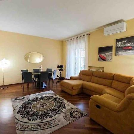 Appartamento Grazioso Con Parcheggio Privato Piacenza Eksteriør billede