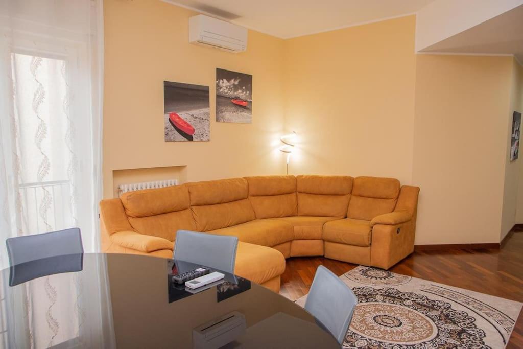 Appartamento Grazioso Con Parcheggio Privato Piacenza Eksteriør billede